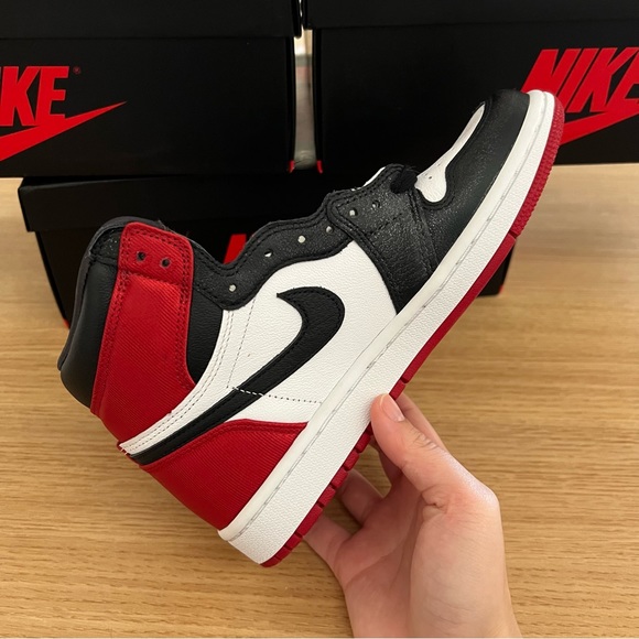 Jordan 1 Retro High Satin Black Toe - Picture 3 of 5